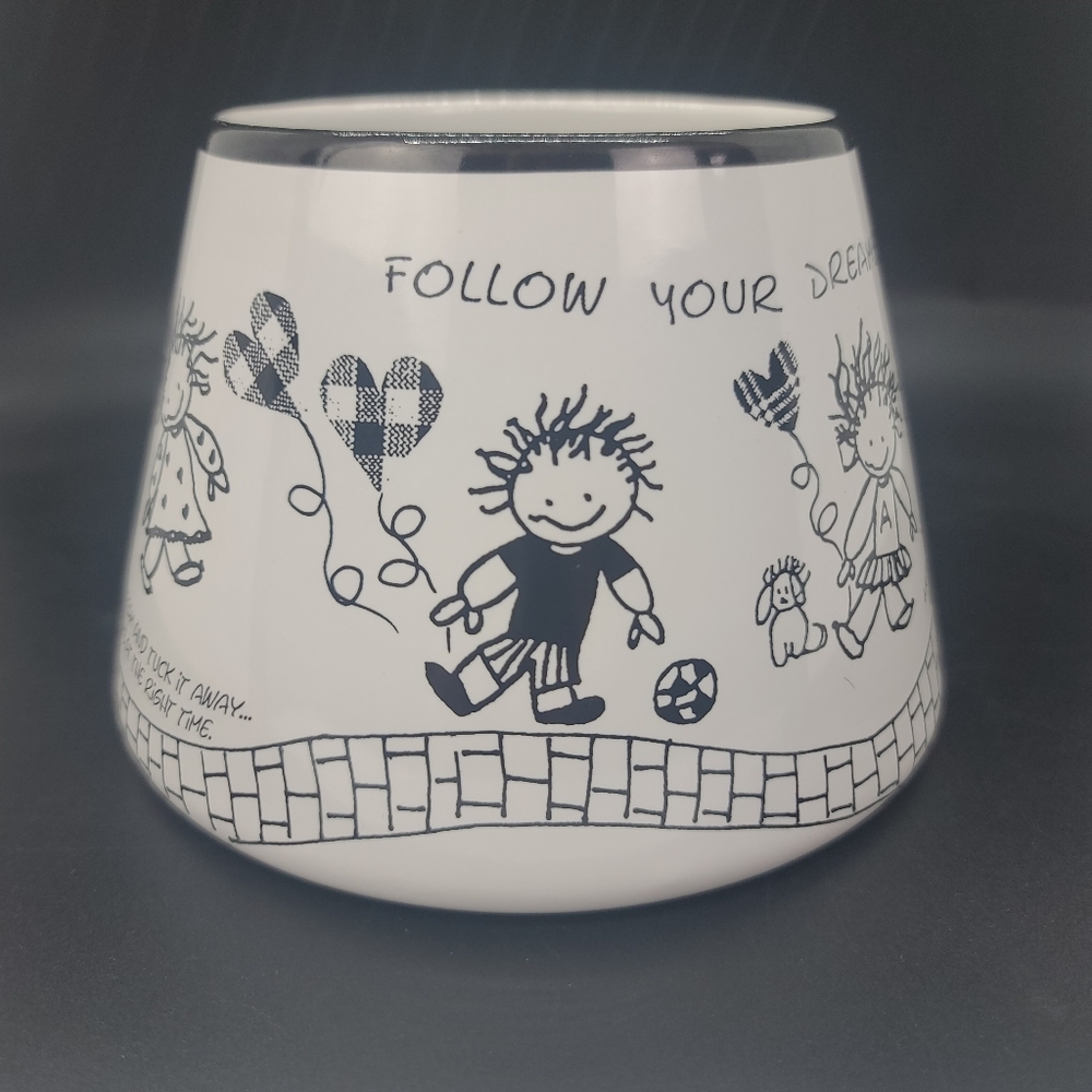 Papel Giftware. Candle Lamp. Follow Your Dreams. Black and White.